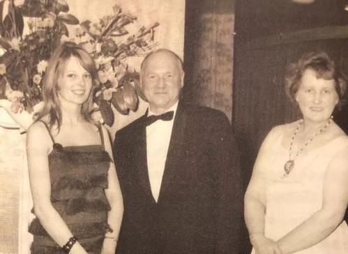 伍德|“朋克教母”薇薇安：终嫁给小25岁学生，结婚20多年至今恩爱至极