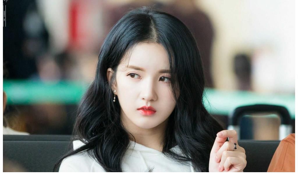 韩文|刘些宁被鹿晗、黄子韬大赞实力强，为何在韩国女团却无人问津