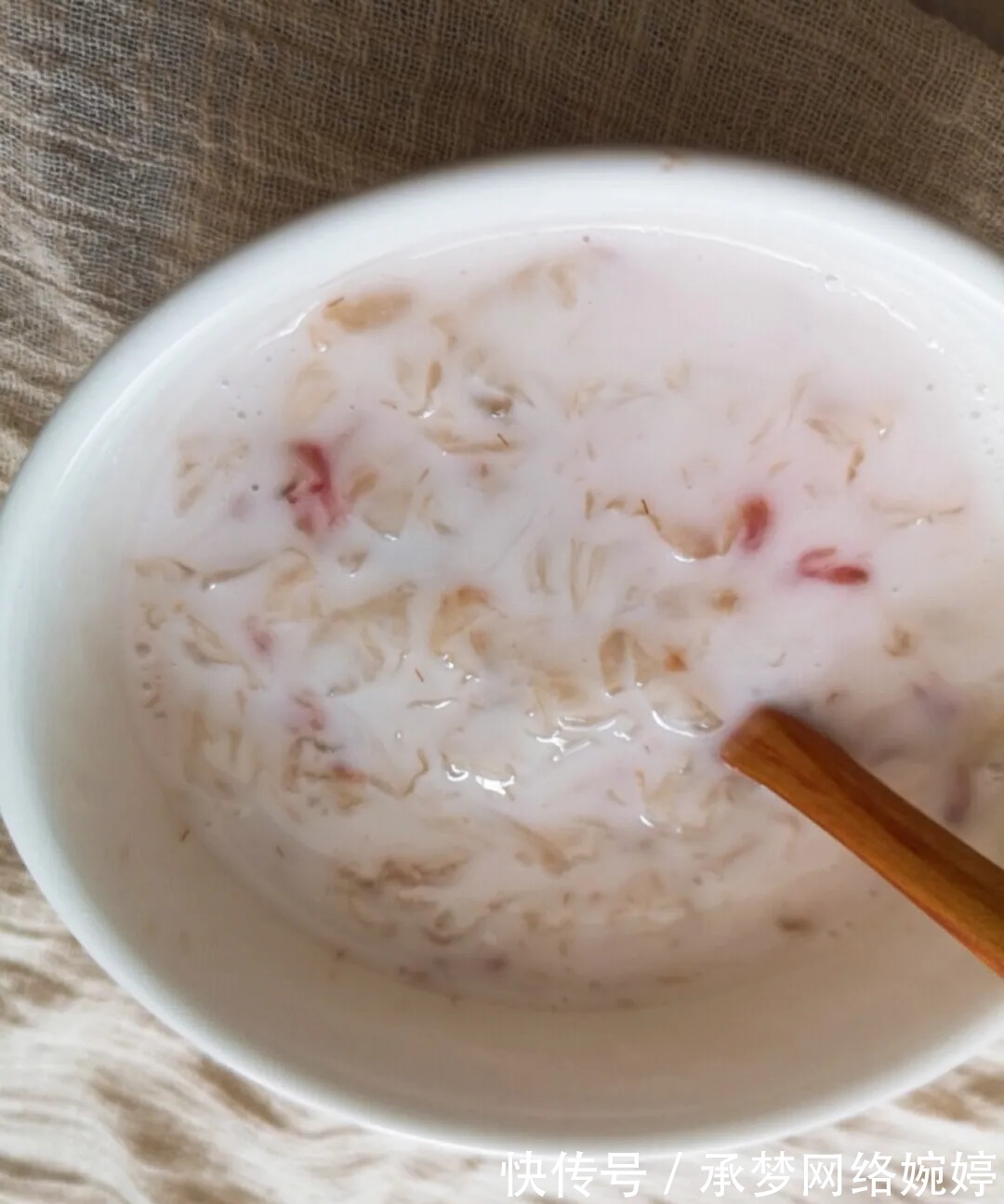 银耳|上海一女子，坚持每天吃银耳养颜，连吃几天后，皮肤怎么样了？