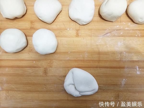 面团|蒸馒头，直接放酵母大错特错，告诉你正确做法，馒头又香又软
