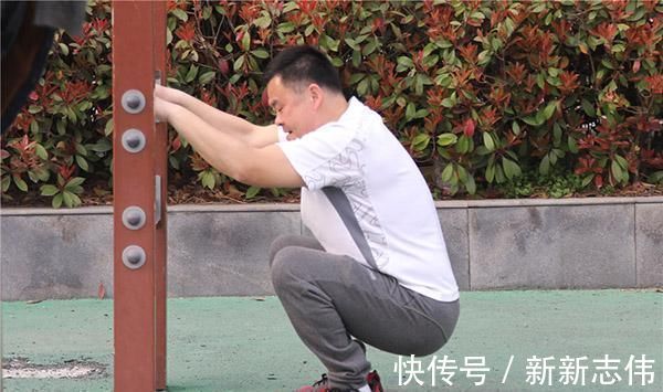 膝盖|为什么在深蹲时，膝盖总会听到“咔咔”的声音？原因是什么？