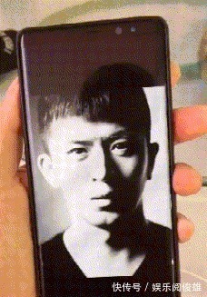 |搞笑GIF趣图:老爷子成功的把榴莲吃出了芥末的味道!