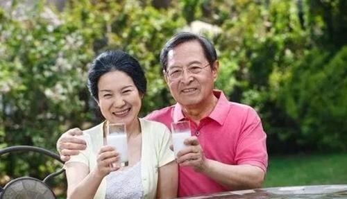 为何50岁女性易高发骨质疏松？如何才能正确有效预防？医生告诉你