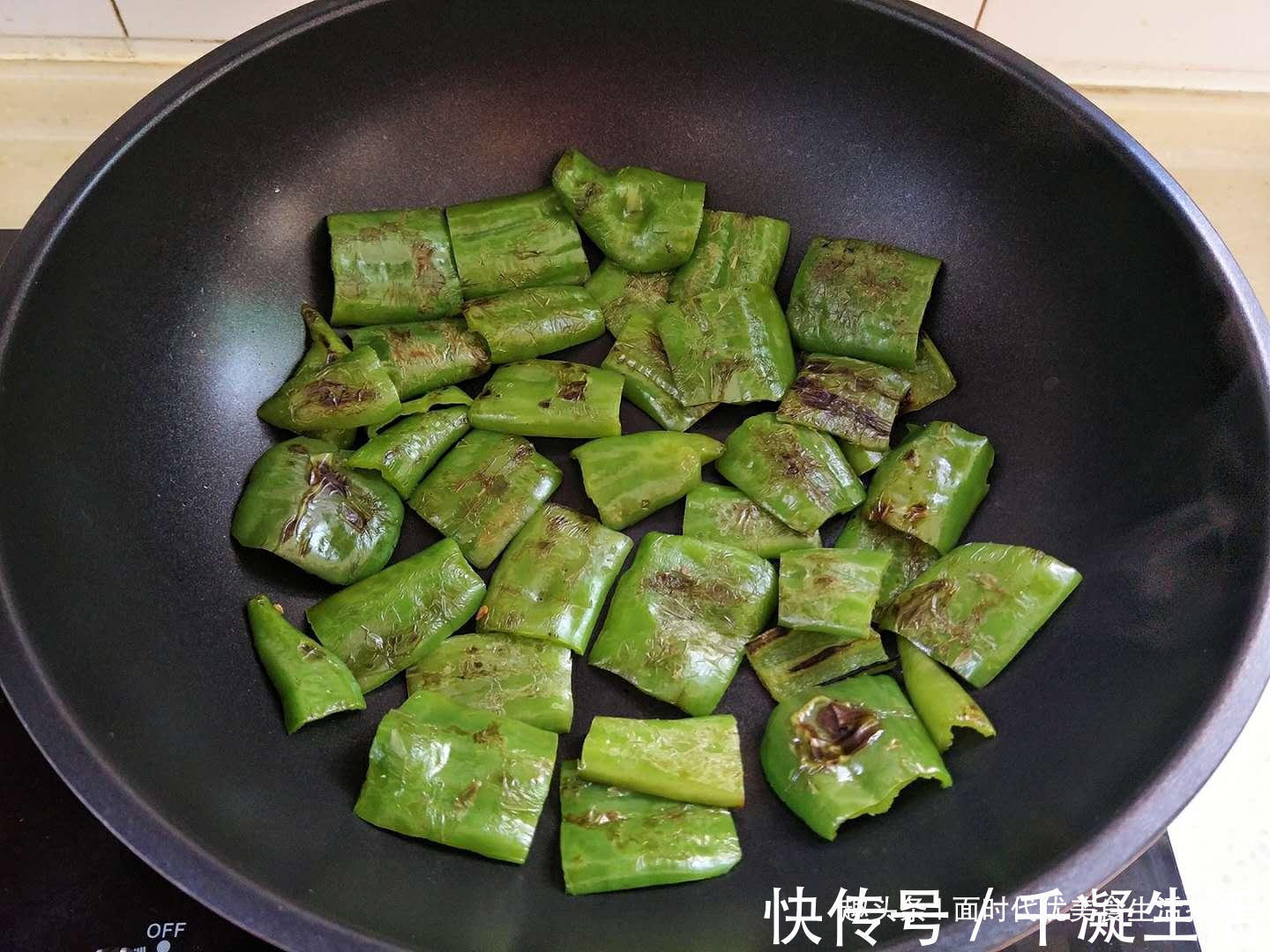 翻炒均匀|这菜是天然的减肥食材,多吃也不长肉,关键还能杀菌防感冒!
