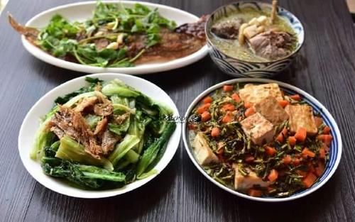 一家三口的简单晚餐，有荤有素有汤水，好吃不浪费，全部吃光光！