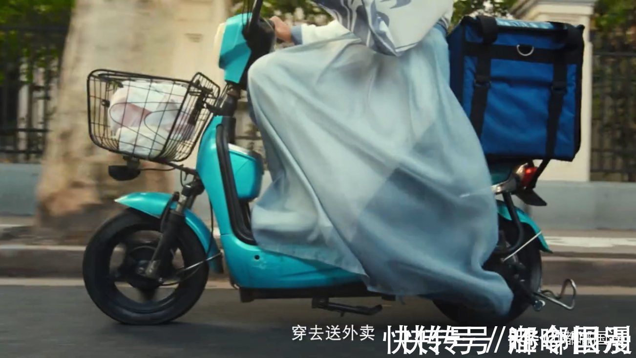 什么梗&拿“穿汉服骑电车送外卖”来表现汉服自由,这广告怎么想的?