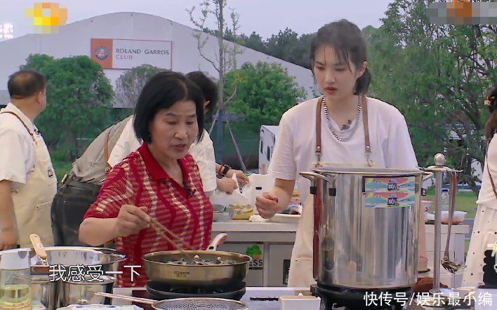 龙虾|龚俊做的龙虾没人吃,姚安娜高情商解围,看《中餐厅》对她改观