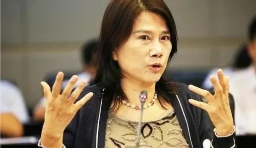 互联网时代|任正非邀董明珠吃饭,结果菜上齐后,董明珠却一脸愠色愤然离席,董小姐为啥呢