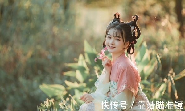 七绝#诗词原创:5首七绝岁末感怀|蓬鬓青春一回首,莫嫌诗里落花深