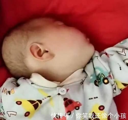 宝宝|妈妈掀开被子,被宝宝“奔月”睡姿笑趴,网友:是你吗?嫦娥仙子