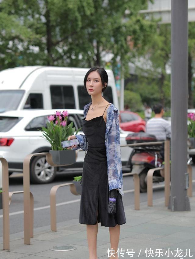 穿搭 舒适自在的连衣裙穿搭显得有品位,凸显气质让美腿修长,气质高贵