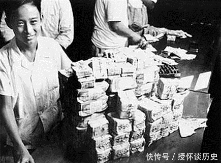 经济|致敬祖国 中国金融很行