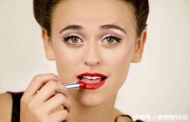 每天都涂“口红”的女人,几年后会有什么变化化妆师道出了实情