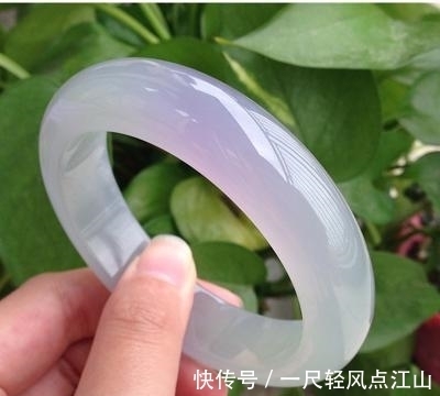 翡翠手镯 一般冰种玉镯子的价位