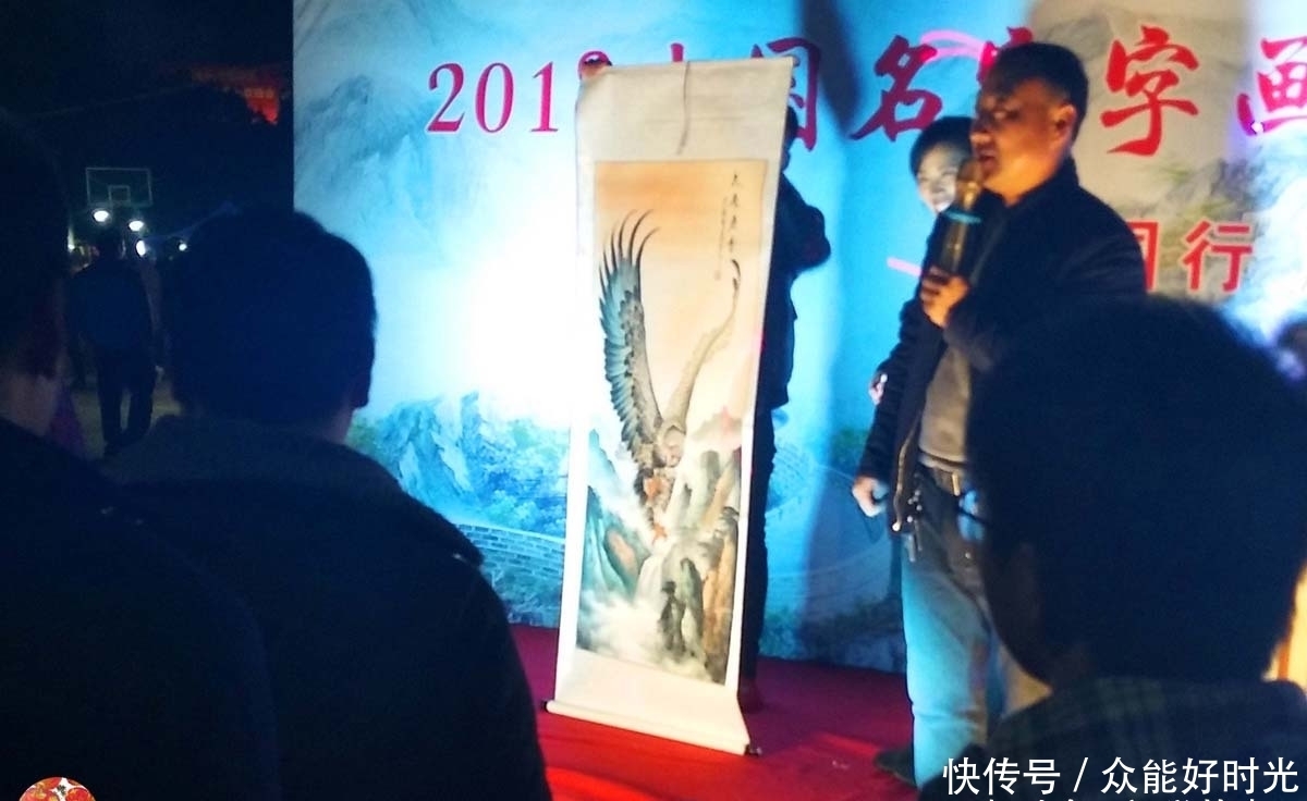 老鹰|男子画只老鹰当鸡卖,六尺作品40元,有人说贵有人称糊墙划算