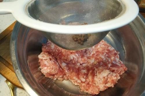饺子|饺子馅想要鲜流油流汁?有人加鸡蛋,有人加油,其实都不全面