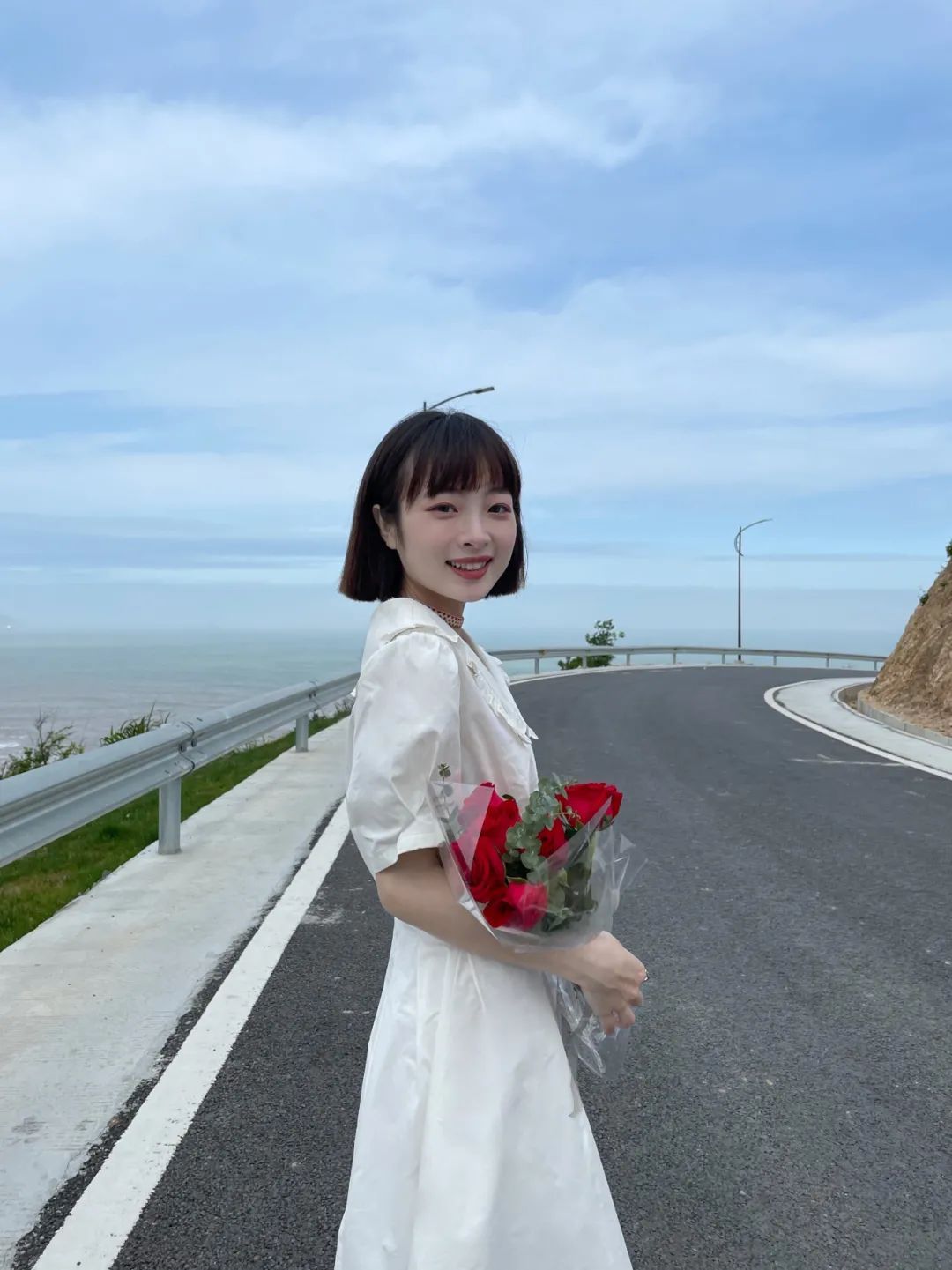 夏梦|忘了高跟鞋吧！小个子穿连衣裙配平底鞋，气质又好看