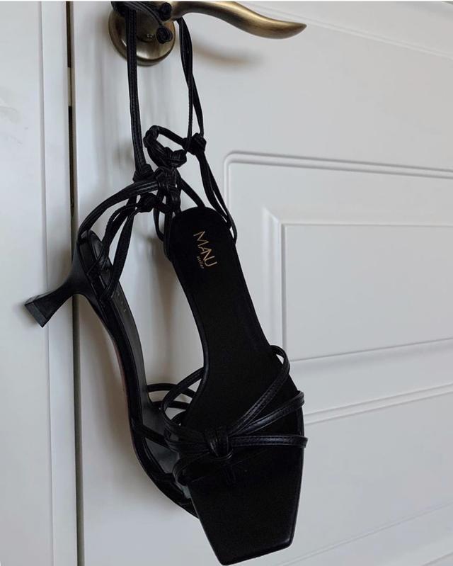 参考价格 翻了身的“土味凉鞋”,这次成了时髦精心中的C位