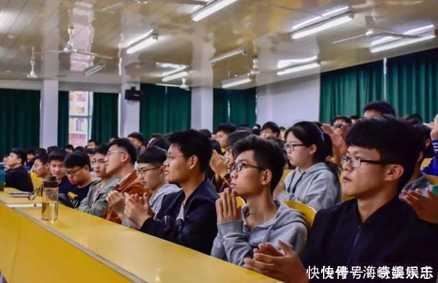 工资|大学辅导员工资并不高，为啥很多研究生依然报考，其实是为了这些