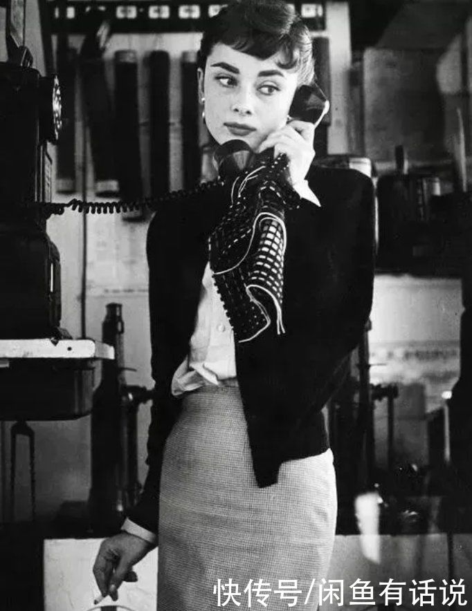 今年火了一种穿搭：叫“上半身奶奶，下半身孙女”，减龄又显气质