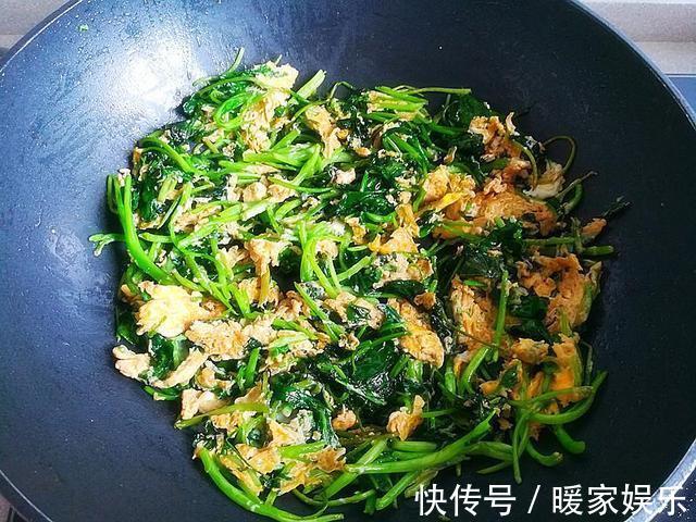 鸡蛋和此菜是绝配，比炒韭菜更香，比炒番茄更好吃，万万不可错过