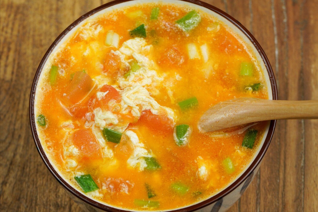 做蛋花汤，切忌水开直接倒蛋液，多做1步骤，蛋花漂亮，香浓好喝