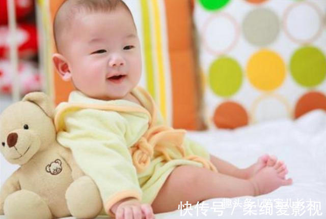 小陈|还相信“三翻六坐九爬”?医生:别耽误孩子发育,要懂得正确规律