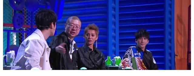 娜姐|《脱口秀大会》走过四季,总决赛无人炸场,内部梗太密领笑员下头