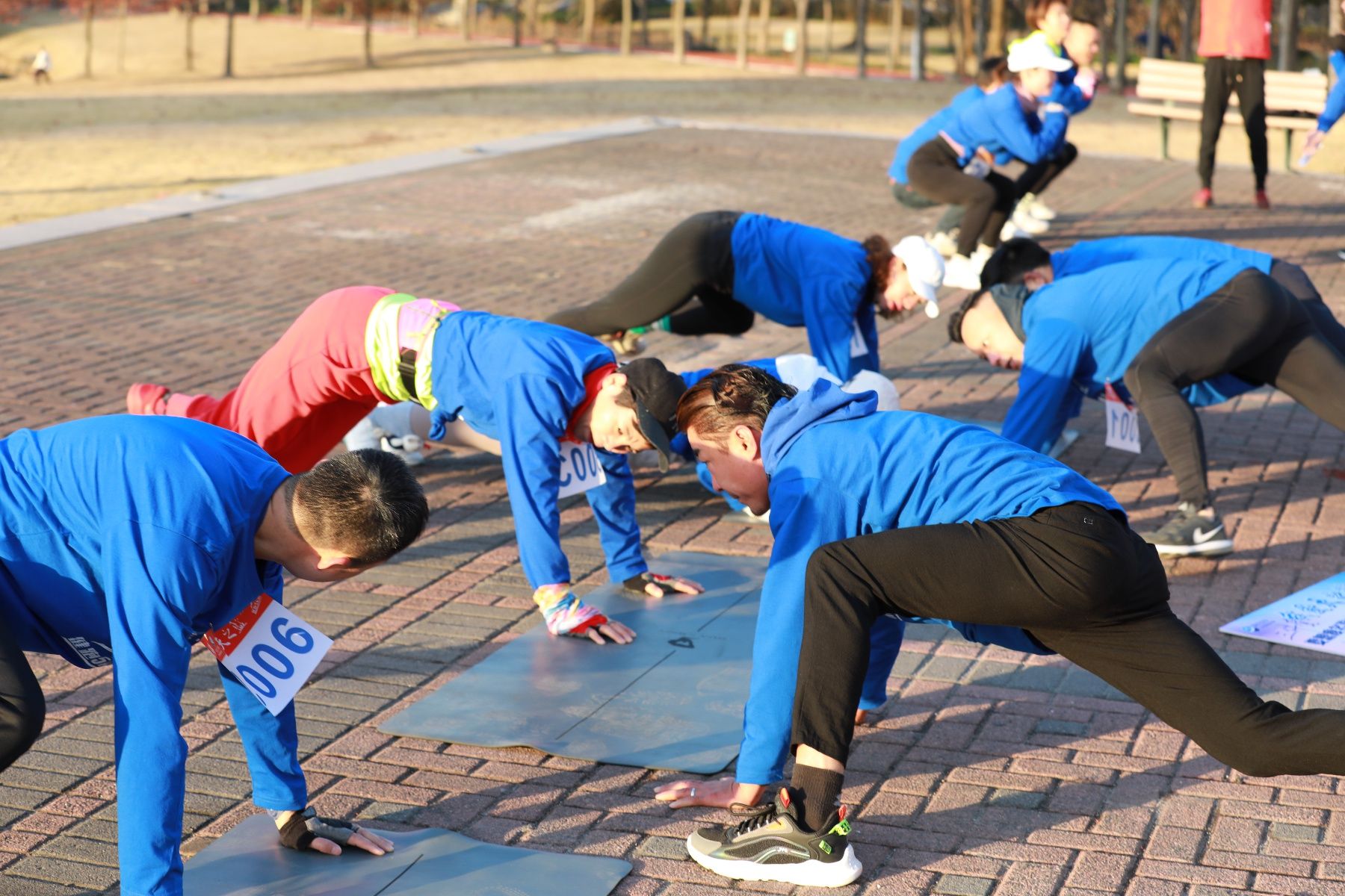 项少龙|“跑步+核心训练”让晨练更有趣，茸城健跑团开展“五公里趣味健康跑”