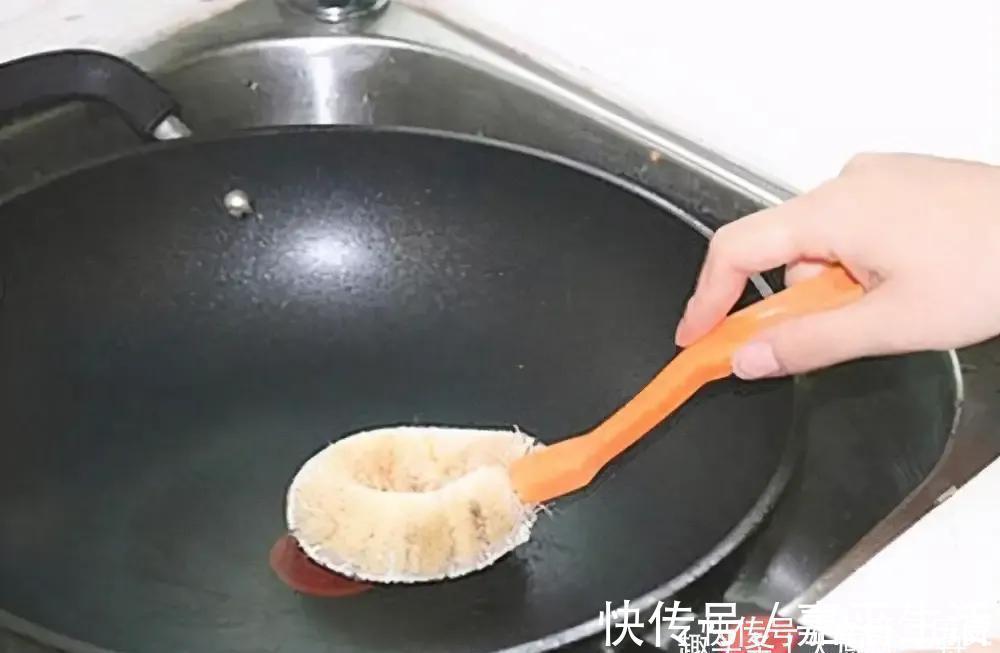鸡蛋壳|炒锅锅底不管多黑,教你一招,立马焕然如新,连洗洁精都省了