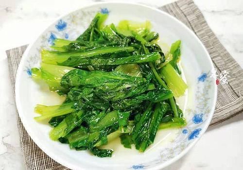  一家三口的午餐，简单家常菜，咸甜皆有，汤鲜菜也香，超赞