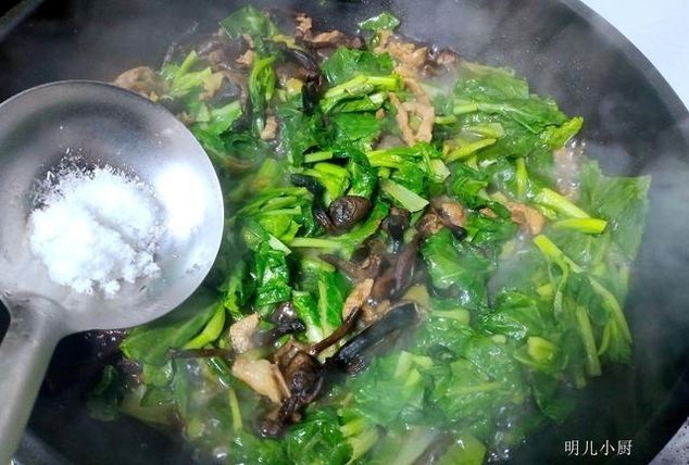 有人|很少有人这么搭配炒菜,菜品发至朋友圈,圈友评论高大上炒青菜