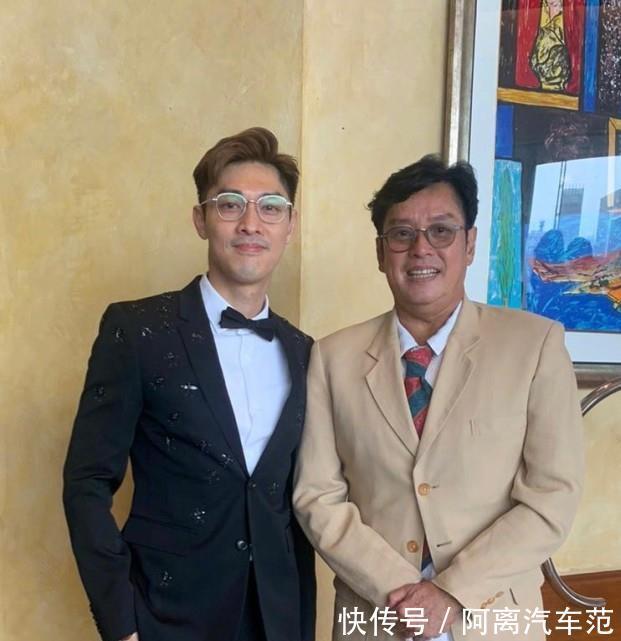 谭咏麟盛装参加干女儿的婚礼,自言前晚就