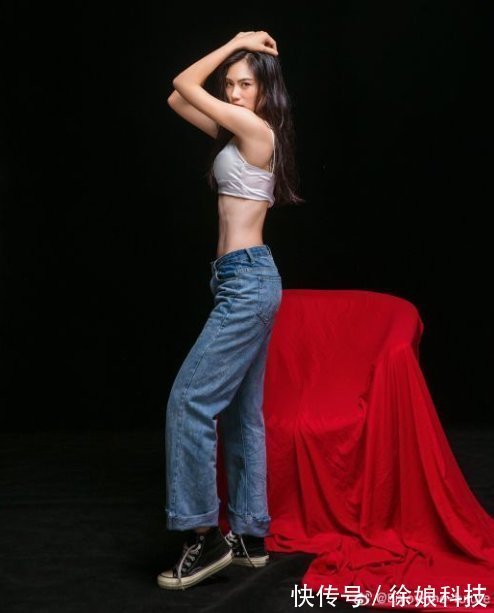 精照|37岁体育老师的“腰精照”能有多撩人看到这身腹肌,你还要逃课