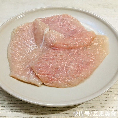 做香酥炸鸡排时,记住这几招,绝对美味