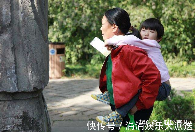 小宝宝|一种新型“不孝”比啃老更伤父母,多半年轻人在做,现实又扎心