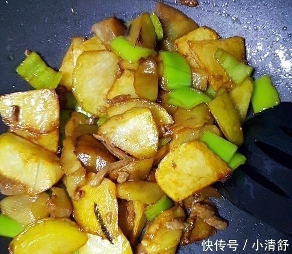 茄子|东北妈妈:改良版地三鲜,味道一样鲜美好吃,软糯绵软,外焦里嫩