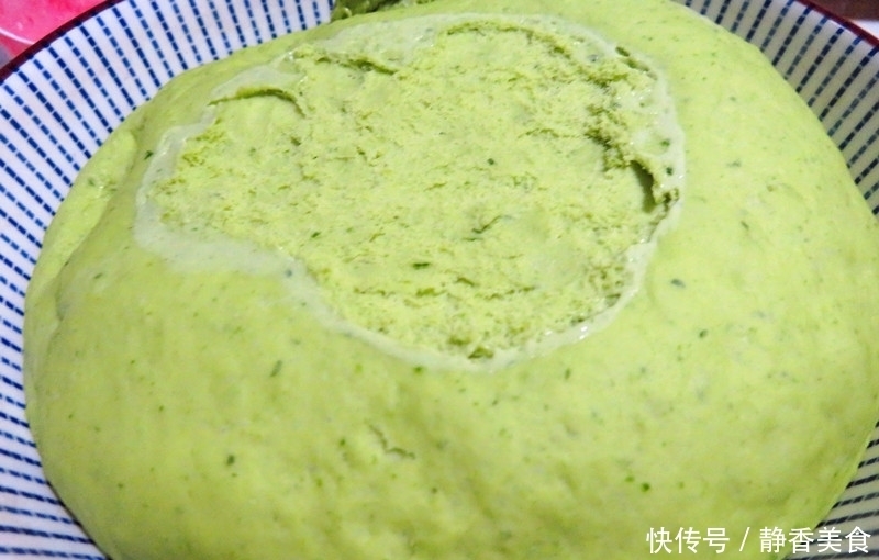 蒸馒头用它和面,不光营养丰富,还有蔬菜的清香,一次多吃两个!