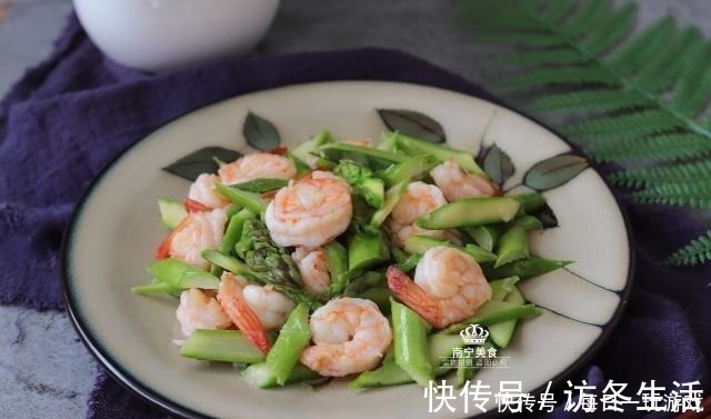 这蔬菜9块钱一斤,比猪肉还贵,但吃了对身体好,所以再贵也要吃!