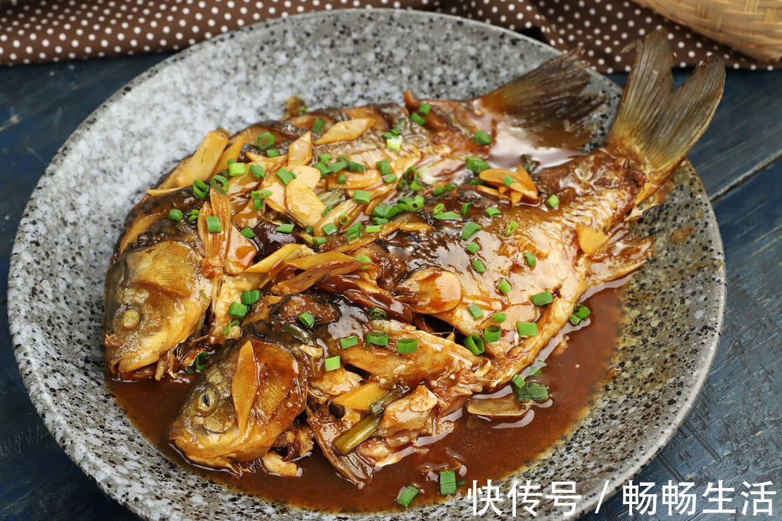 鱼肉|炖鱼，不要只会加料酒，多放这2样，鱼肉鲜嫩不柴，去腥效果好
