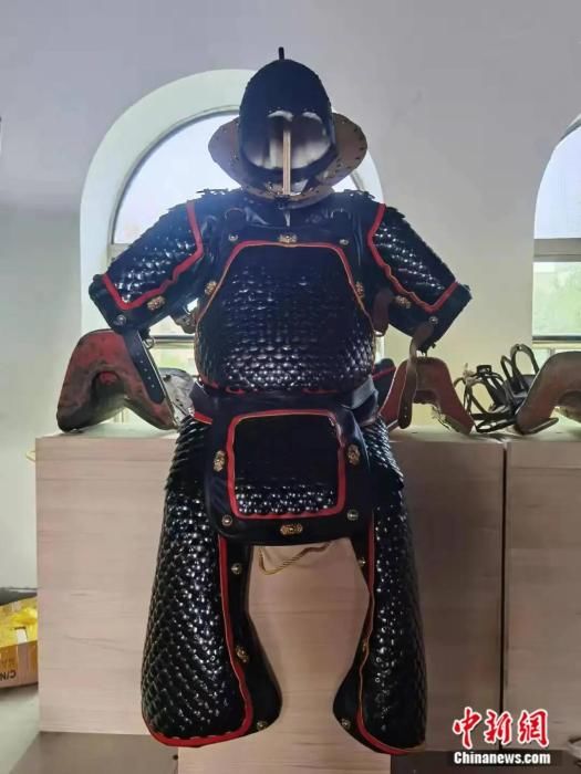 温陈华@真“头号玩家”！他十余年复原数千套古代铠甲