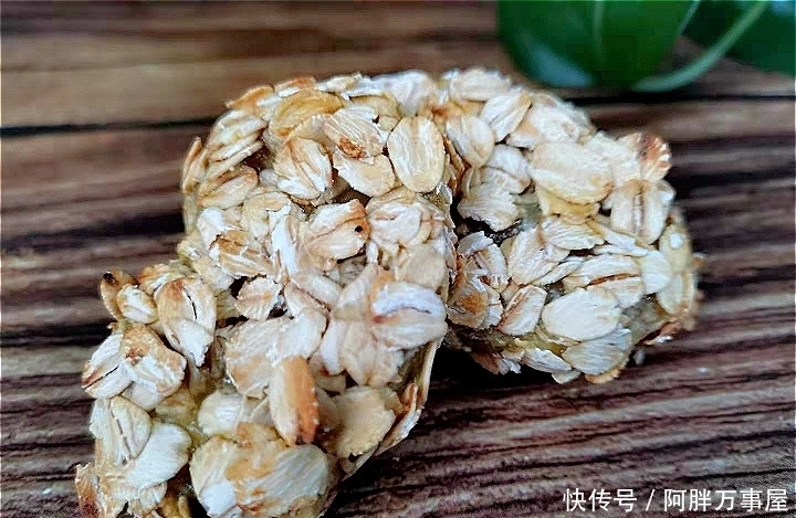  上桌|香蕉别再生吃！加1个鸡蛋，1把燕麦片，简单一烤就上桌，贼拉香