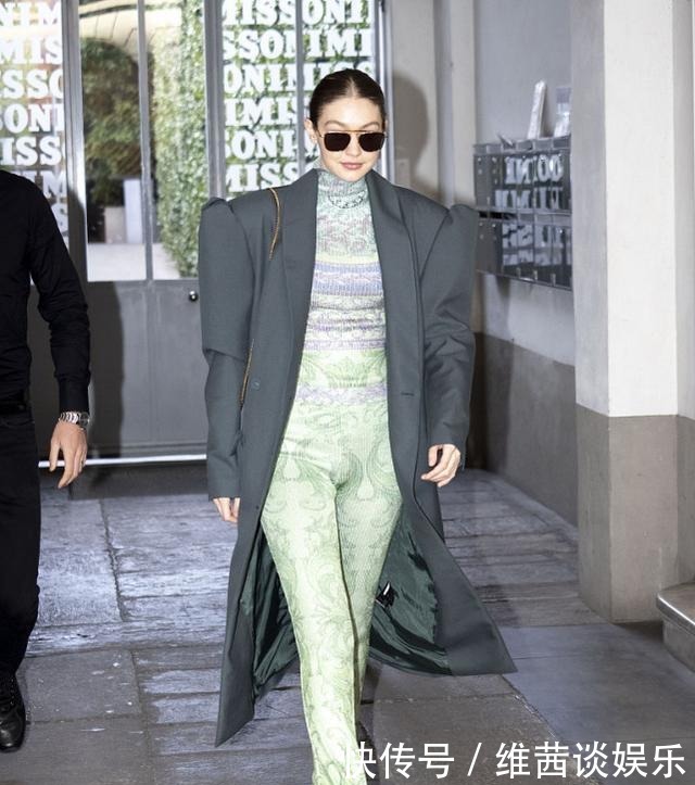 今年冬天流行羊腿袖大衣，时髦复古还凸显气场，小个子女生也能穿