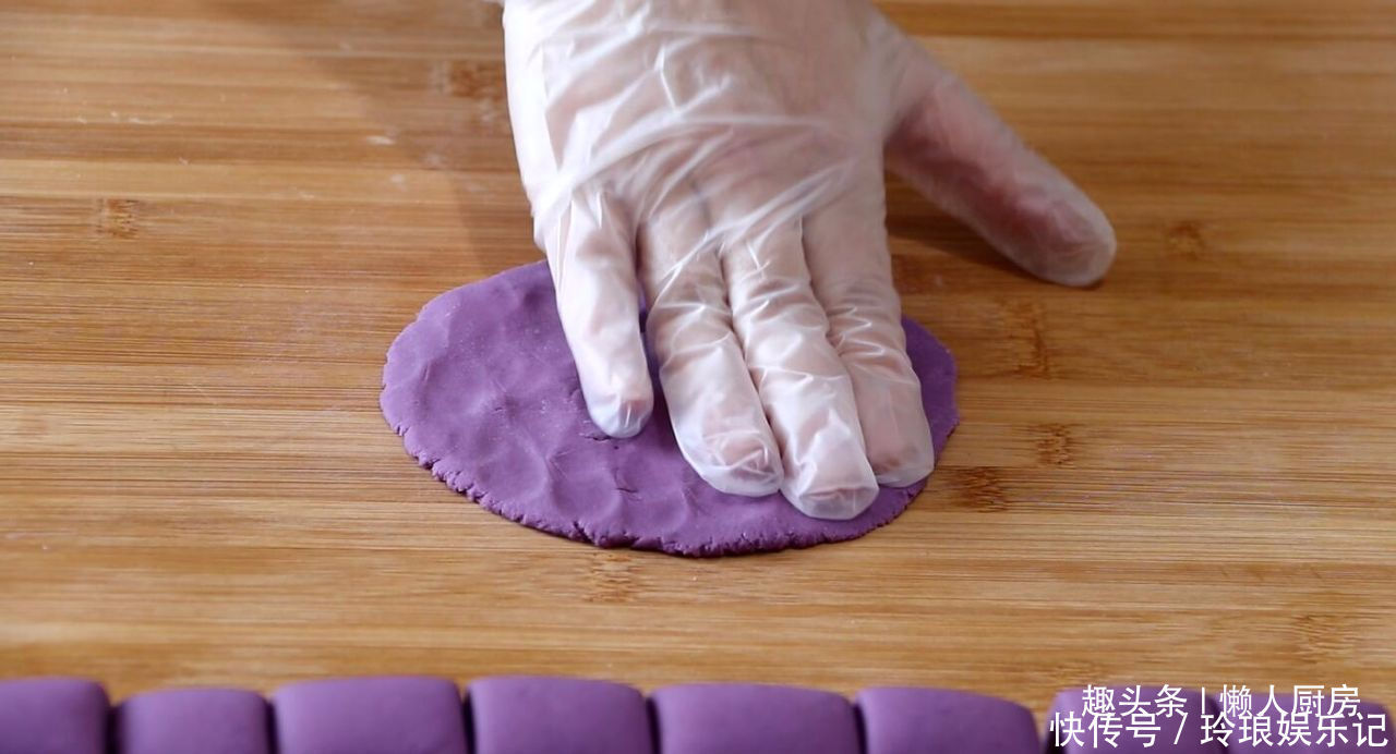压一|不用一滴油,不用擀皮,压一压,就能做出外酥里糯的紫薯饼