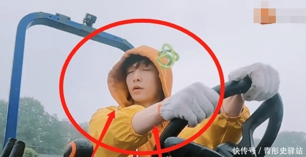 张艺兴 《向往5》张艺兴吃完饭就睡觉,粉丝知道原因后,弹幕被刷屏了