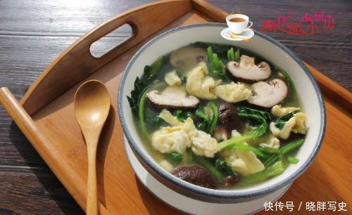 便宜|冬季要常喝汤,鸡蛋香菇菠菜是绝配,鲜美便宜润燥养胃上桌必喝光
