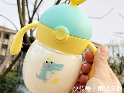 幼儿园|3岁女儿从幼儿园回家,紧握裤子说不能尿尿,脱下裤子妈妈气炸