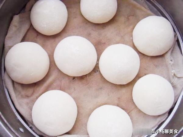 卖馒头的老奶奶说漏嘴,蒸馒头时,放点“它”,馒头又香又松软