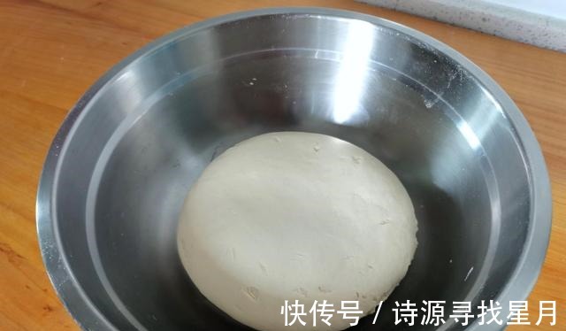 烙白饼有技巧，记住这个配方，出锅面香味浓郁、又酥又软又香！