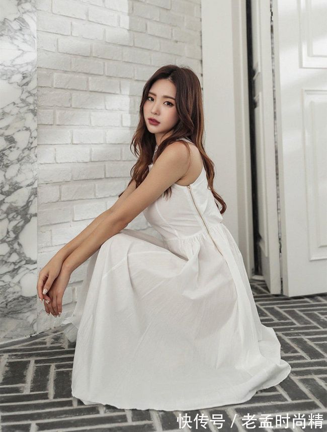版型|白色连衣裙简单的设计,穿上后瞬间设计感十足,也十分减龄